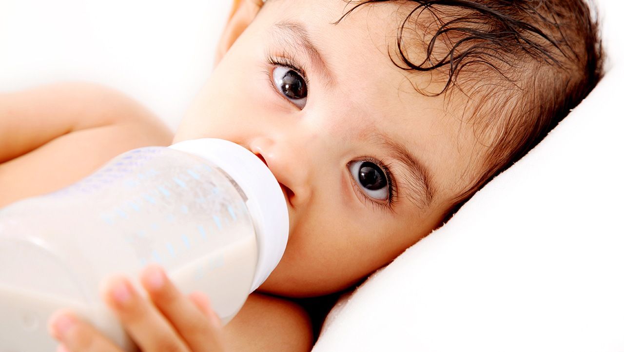 tips for bottle fed baby gas - When Can Babies Hold Their Bottles?