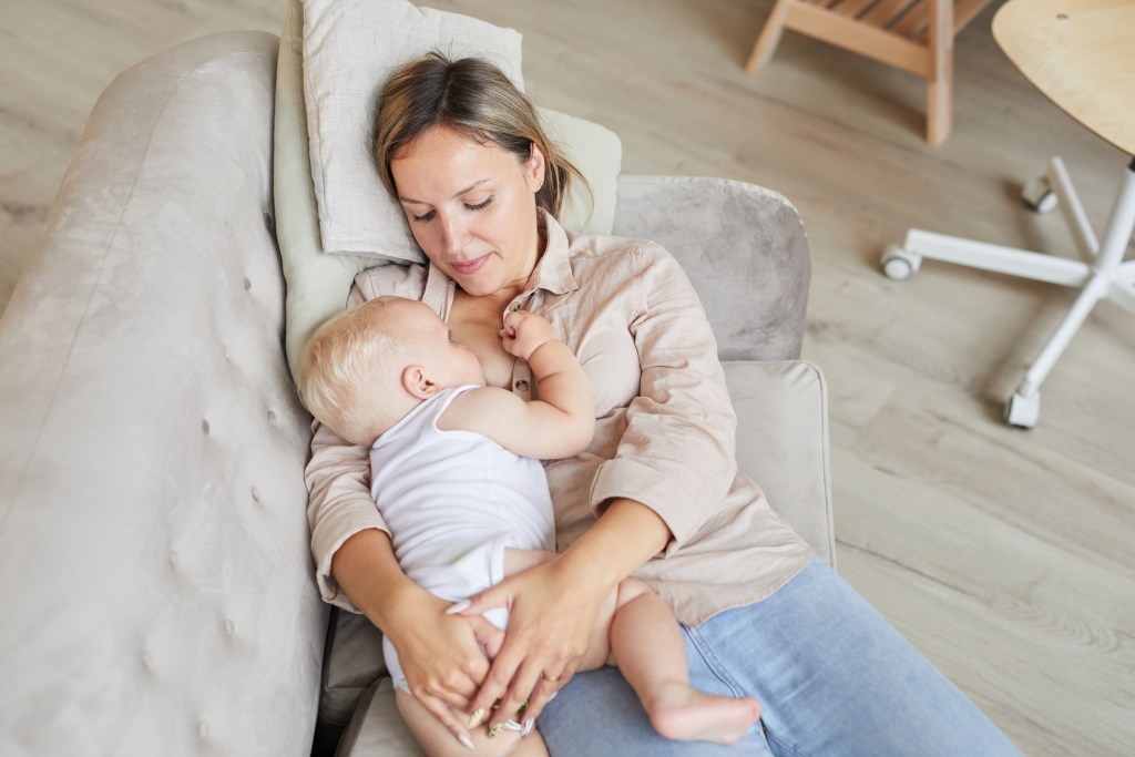 image 1 1024x683 - Best way to breastfeed: The best position to breastfeed!